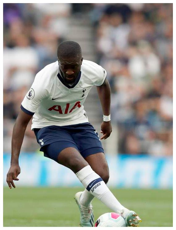 斯图加特发布备战花絮，清晨官宣签约，欧冠任务艰巨，年轻球员得到机会