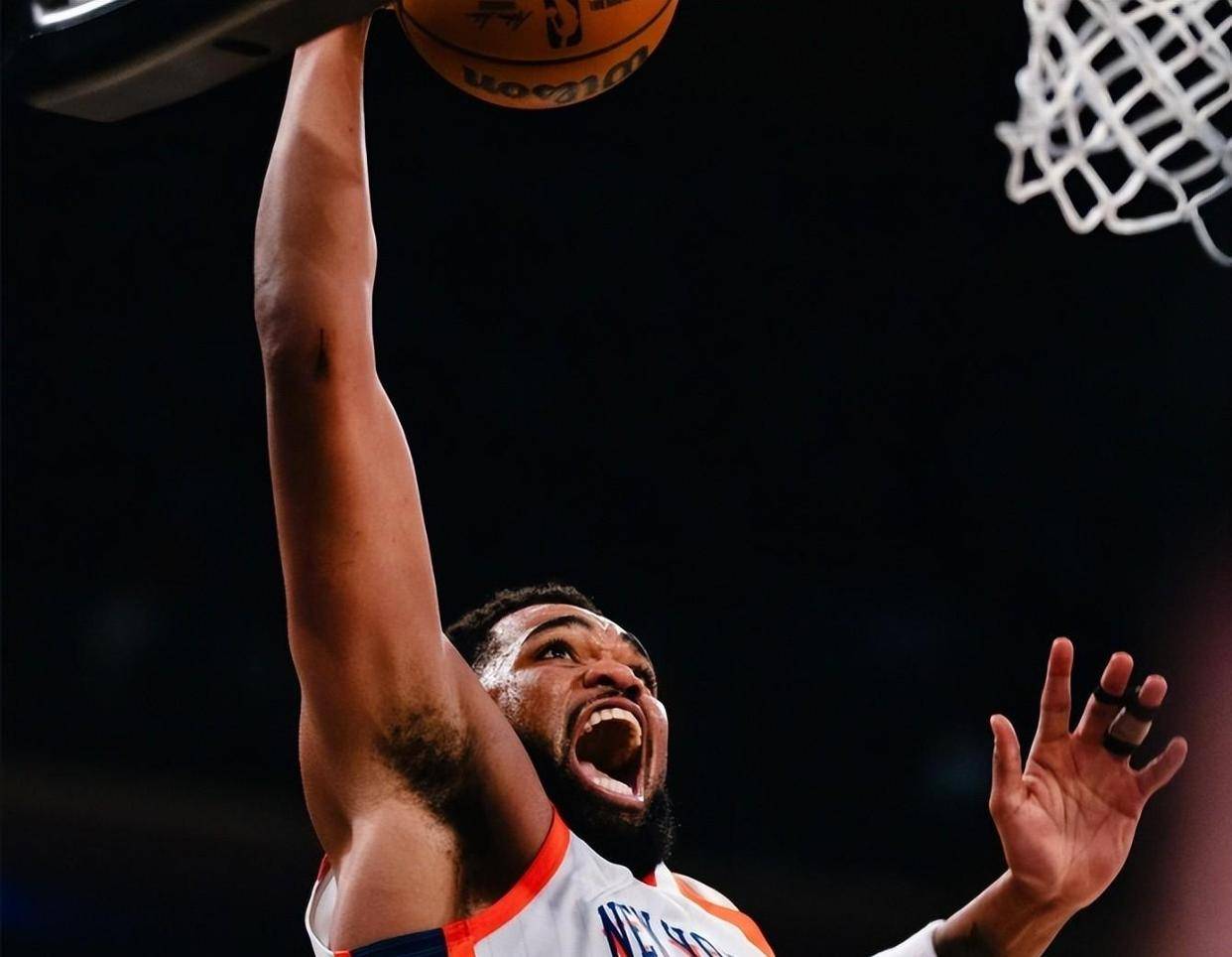 包含转会期纽约尼克斯备战CBA季后赛；队长鼓劲细节曝光；球迷炸锅；高层口径保持一致的词条