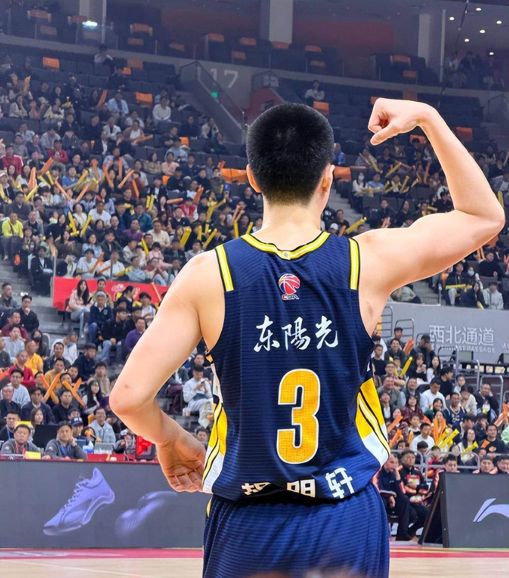 广东宏远迎欧篮联关键赛，今晚外线爆发，底气十足，更衣室氛围转暖的简单介绍